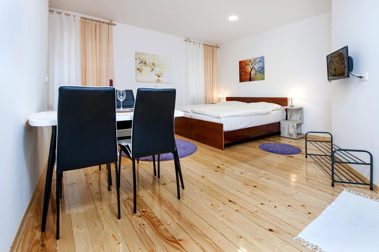 La Svalba Rooms & Studios Rovinj Exterior photo